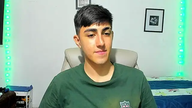 Snapshot of babymaik chatting on 11-14-25, 05:17 babymaik online show from 11-14-25, 05:17