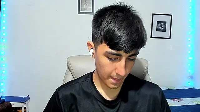 Snapshot of babymaik chatting on 11-17-25, 05:24 babymaik online show from 11-17-25, 05:24