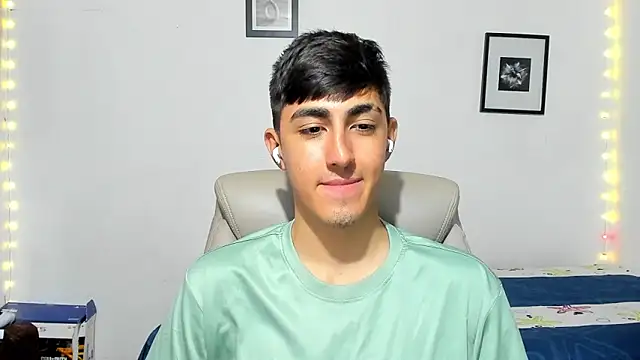 Snapshot of babymaik chatting on 11-19-25, 05:29 babymaik online show from 11-19-25, 05:29