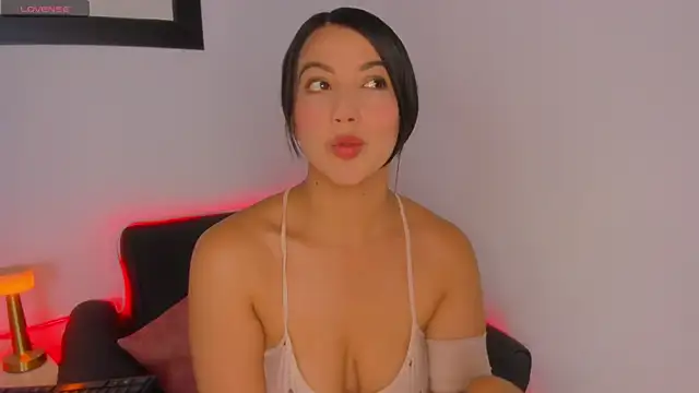Snapshot of MIaloveone_ chatting on 05-10-26, 02:28 MIaloveone online show from 05-10-26, 02:28