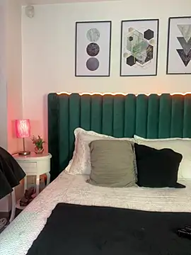 Tyla Ks online show from 03-10-25, 07:18