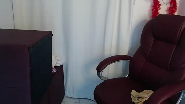 Snapshot of Mature_2025 chatting on 02-15-26, 08:02 Mature 2025 online show from 02-15-26, 08:02