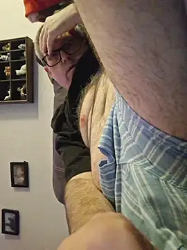 Snapshot of Smallone327 chatting on 02-16-26, 07:04 Smallone327 online show from 02-16-26, 07:04