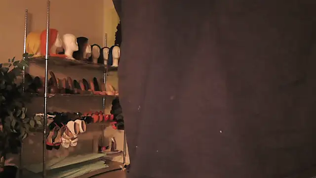 Queenanitadix online show from 09-26-25, 02:15