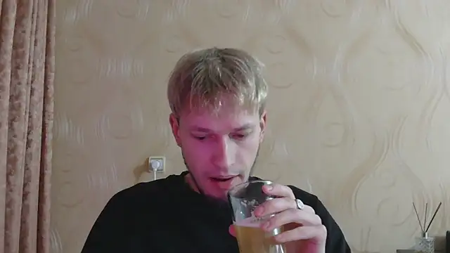 Snapshot of frama666 chatting on 03-12-26, 04:57 frama666 online show from 03-12-26, 04:57