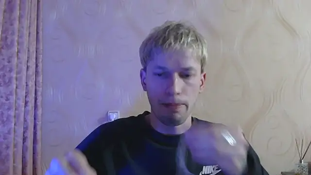 Snapshot of frama666 chatting on 03-25-26, 06:58 frama666 online show from 03-25-26, 06:58