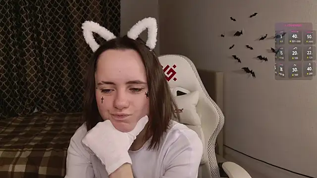 Snapshot of Luna_Loveee chatting on 10-31-25, 04:24 Luna Loveee online show from 10-31-25, 04:24