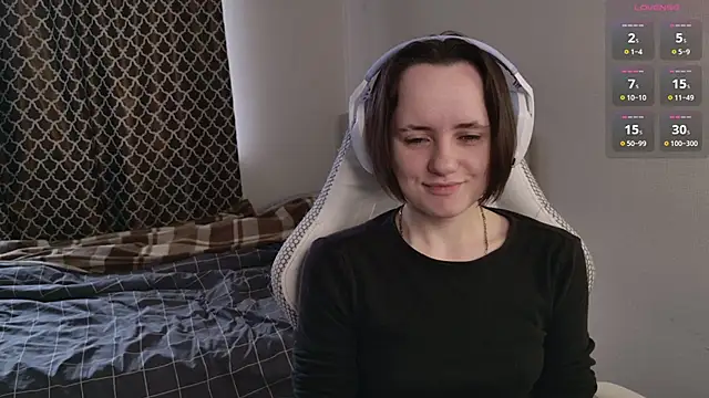 Luna Loveee online show from 05-06-26, 06:19