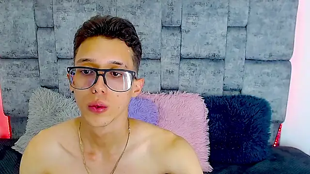 Snapshot of skinny_bigcock02 chatting on 02-25-25, 10:39 skinny bigcock02 online show from 02-25-25, 10:39