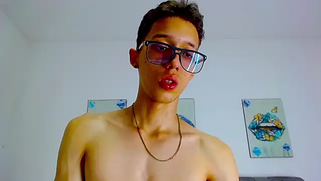Snapshot of skinny_bigcock02 chatting on 03-06-25, 07:32 skinny bigcock02 online show from 03-06-25, 07:32