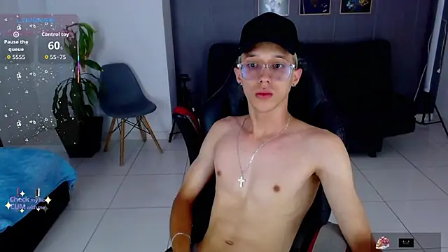Snapshot of skinny_bigcock02 chatting on 09-10-25, 11:05 skinny bigcock02 online show from 09-10-25, 11:05