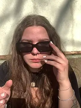 Snapshot of badcurvy chatting on 03-07-25, 01:07 badcurvy online show from 03-07-25, 01:07