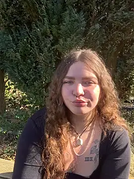 Snapshot of badcurvy chatting on 03-10-25, 09:53 badcurvy online show from 03-10-25, 09:53