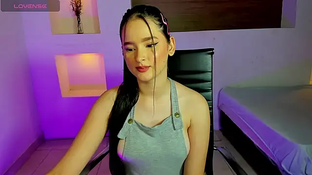 Snapshot of JasmineBella0 chatting on 02-27-25, 12:43 JasmineBella0 online show from 02-27-25, 12:43