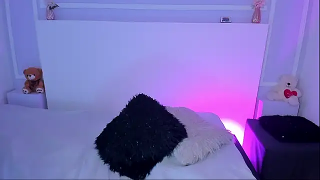 Snapshot of JasmineBella0 chatting on 10-15-25, 03:45 JasmineBella0 online show from 10-15-25, 03:45