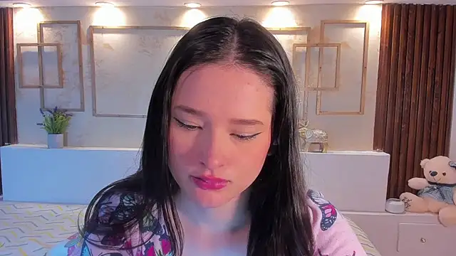 Snapshot of JasmineBella0 chatting on 10-27-25, 08:02 JasmineBella0 online show from 10-27-25, 08:02