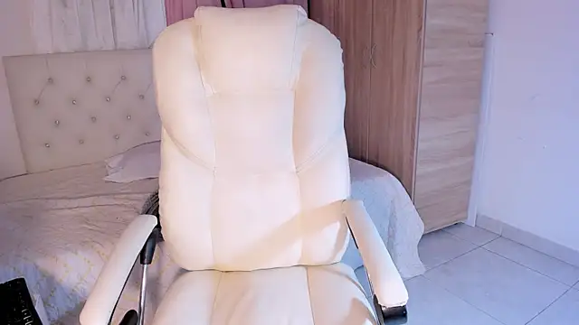 Emma lorense22 online show from 10-11-25, 07:12