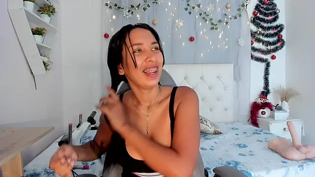 Emma lorense22 online show from 12-19-25, 06:59