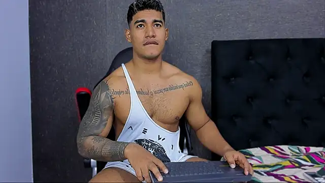 Snapshot of luigi_hot_ chatting on 02-26-25, 03:42 luigi hot online show from 02-26-25, 03:42