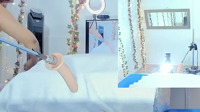 Snapshot of Genesis_Love__ chatting on 10-01-25, 09:26 Genesis Love online show from 10-01-25, 09:26