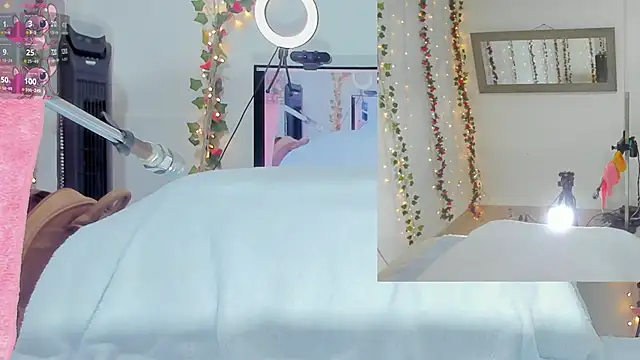 Snapshot of Genesis_Love__ chatting on 10-03-25, 09:28 Genesis Love online show from 10-03-25, 09:28