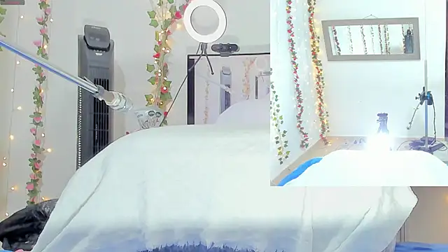 Snapshot of Genesis_Love__ chatting on 10-08-25, 09:29 Genesis Love online show from 10-08-25, 09:29