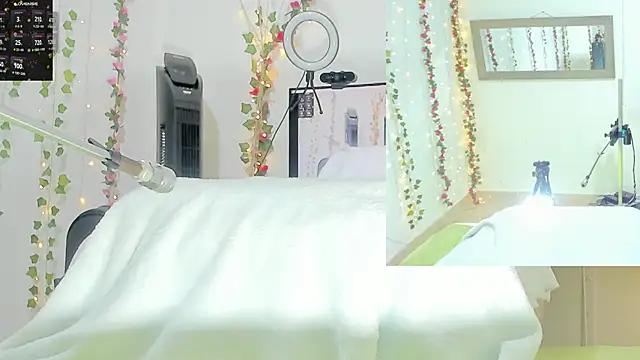 Snapshot of Genesis_Love__ chatting on 10-17-25, 09:23 Genesis Love online show from 10-17-25, 09:23