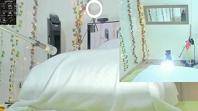 Snapshot of Genesis_Love__ chatting on 10-18-25, 09:32 Genesis Love online show from 10-18-25, 09:32