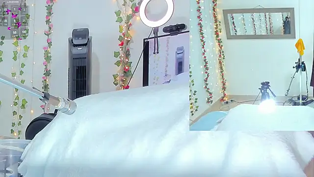 Snapshot of Genesis_Love__ chatting on 10-28-25, 09:24 Genesis Love online show from 10-28-25, 09:24