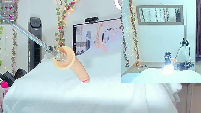 Snapshot of Genesis_Love__ chatting on 10-31-25, 09:32 Genesis Love online show from 10-31-25, 09:32