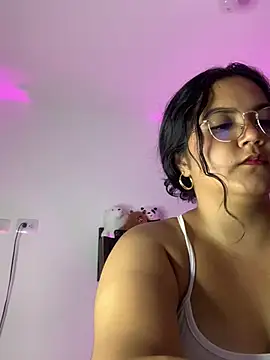 Leah yuah  online show from 02-23-25, 06:07