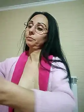 Snapshot of Ramona870 chatting on 02-21-25, 06:04 Ramona870 online show from 02-21-25, 06:04