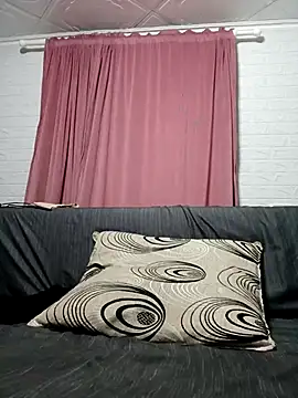 Snapshot of Ramona870 chatting on 09-27-25, 03:39 Ramona870 online show from 09-27-25, 03:39