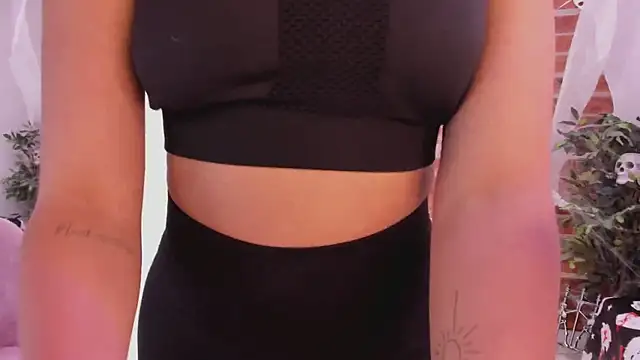 Laura Bonnet  online show from 10-24-25, 05:09