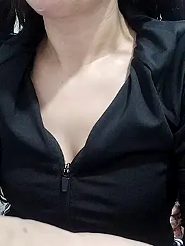 Snapshot of BUSE8821 chatting on 04-15-26, 11:27 BUSE8821 online show from 04-15-26, 11:27