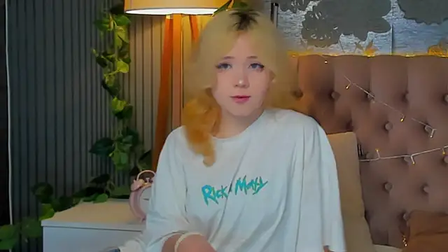 Snapshot of EmilyAngells chatting on 02-25-26, 06:34 EmilyAngells online show from 02-25-26, 06:34