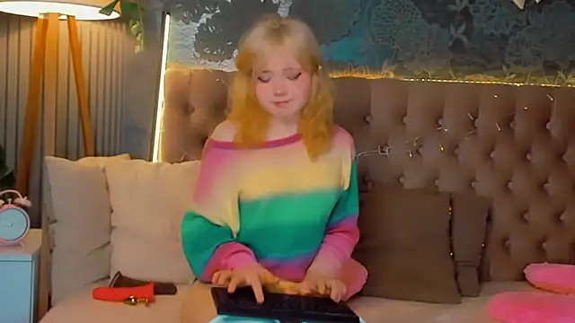 Snapshot of EmilyAngells chatting on 03-09-26, 06:50 EmilyAngells online show from 03-09-26, 06:50