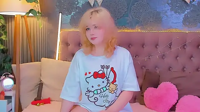 Snapshot of EmilyAngells chatting on 03-30-26, 05:30 EmilyAngells online show from 03-30-26, 05:30