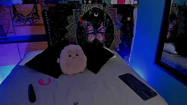 ChloeAllennn online show from 06-19-26, 11:30
