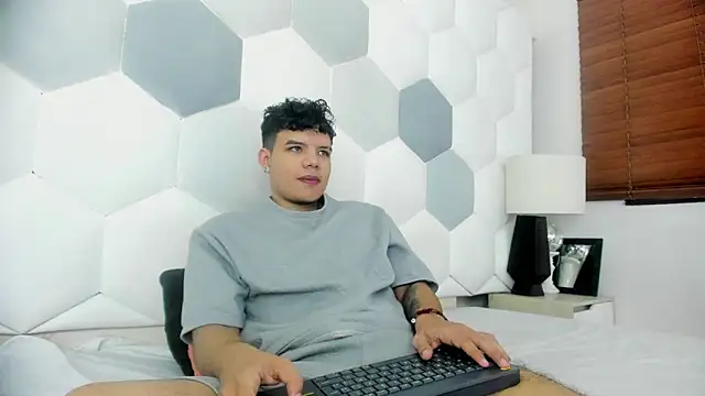 Snapshot of Axel_Forte chatting on 04-10-26, 02:00 Axel Forte online show from 04-10-26, 02:00