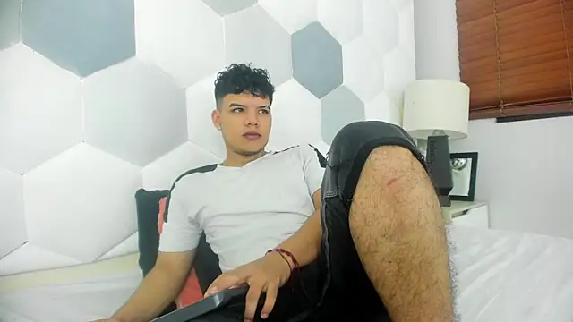 Snapshot of Axel_Forte chatting on 04-18-26, 01:48 Axel Forte online show from 04-18-26, 01:48