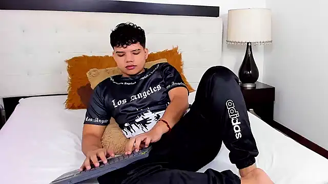 Snapshot of Axel_Forte chatting on 05-14-26, 01:40 Axel Forte online show from 05-14-26, 01:40