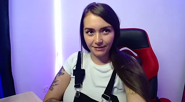 Luna kitty online show from 02-25-25, 11:00