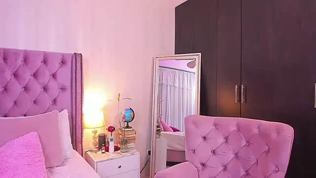 Snapshot of natashaleightt chatting on 03-06-25, 02:51 natashaleightt online show from 03-06-25, 02:51