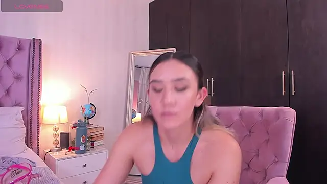Snapshot of natashaleightt chatting on 03-21-25, 12:29 natashaleightt online show from 03-21-25, 12:29
