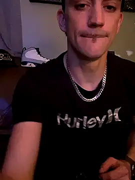 Snapshot of Polaroid_White chatting on 10-17-25, 08:50 Polaroid White online show from 10-17-25, 08:50