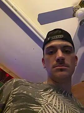 Snapshot of Polaroid_White chatting on 11-07-25, 11:32 Polaroid White online show from 11-07-25, 11:32