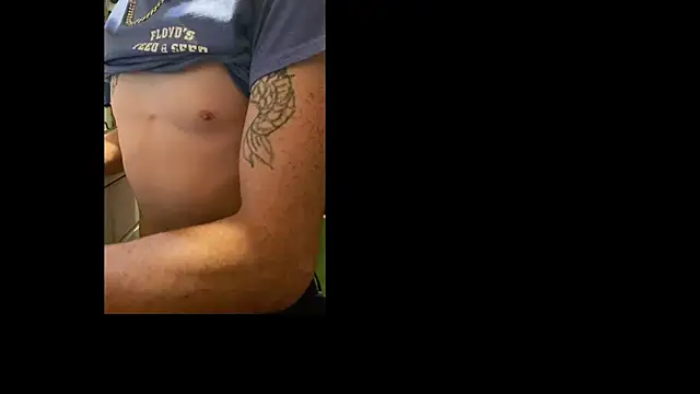 Snapshot of Polaroid_White chatting on 11-11-25, 11:32 Polaroid White online show from 11-11-25, 11:32