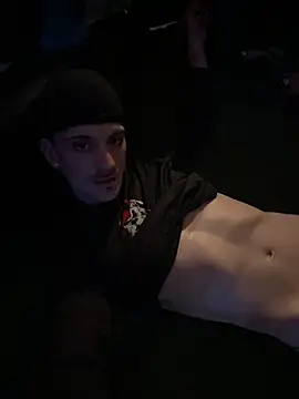 Snapshot of Polaroid_White chatting on 11-14-25, 07:51 Polaroid White online show from 11-14-25, 07:51