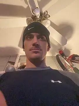 Snapshot of Polaroid_White chatting on 11-15-25, 03:04 Polaroid White online show from 11-15-25, 03:04